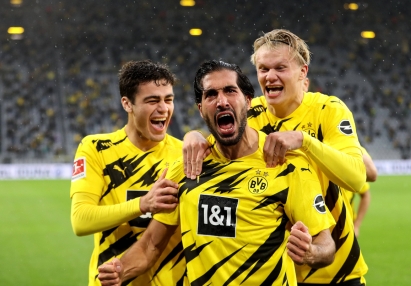 西班牙官员要求运动员下跪